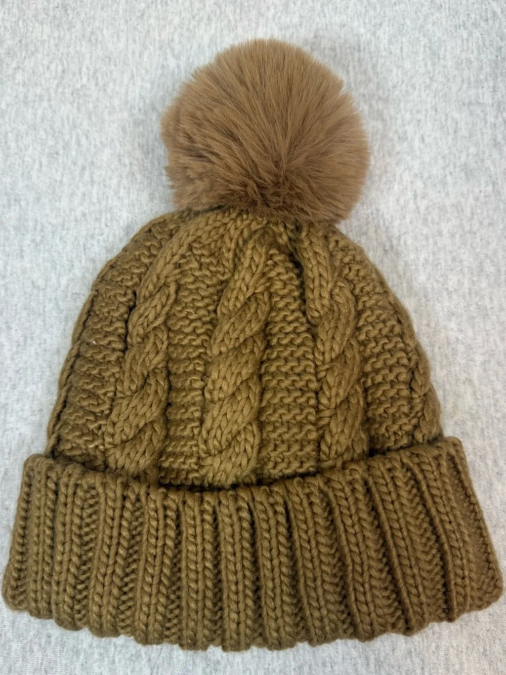 Michael Kors Women’s Cable-Knit Beanie with Faux Fur Pom-Pom -‎ One Size ❄️✨